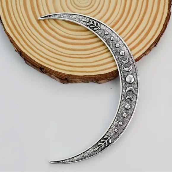 Crescent moon - Picture 6 of 7